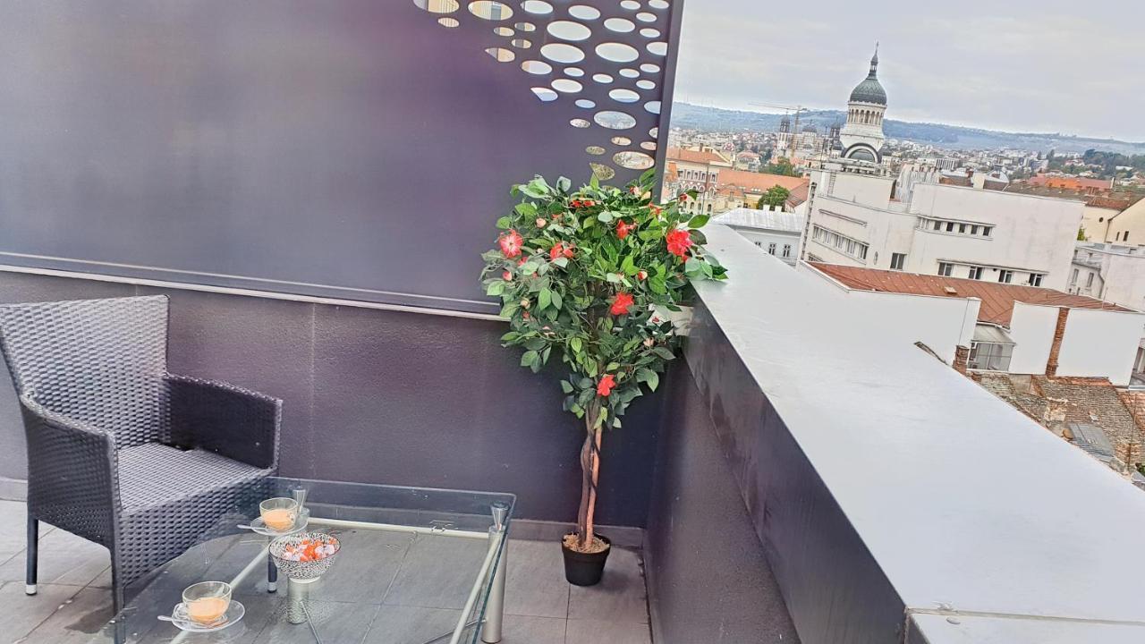 Appartement Cozy Penthouse In A New Business Building In City Center. Free Private Parking à Cluj-Napoca Extérieur photo